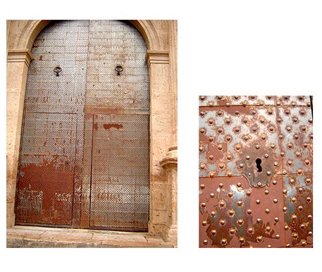 Ferroller puerta de iglesia de Ayora